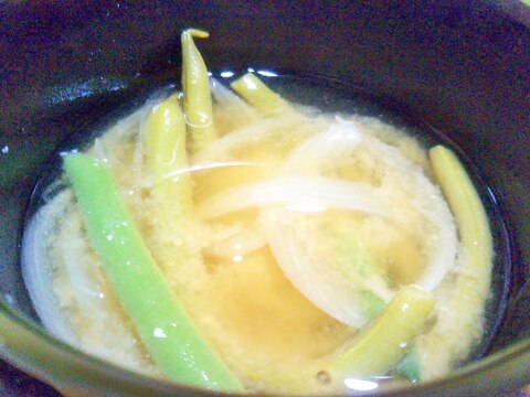 いんげん&玉ねぎ味噌汁